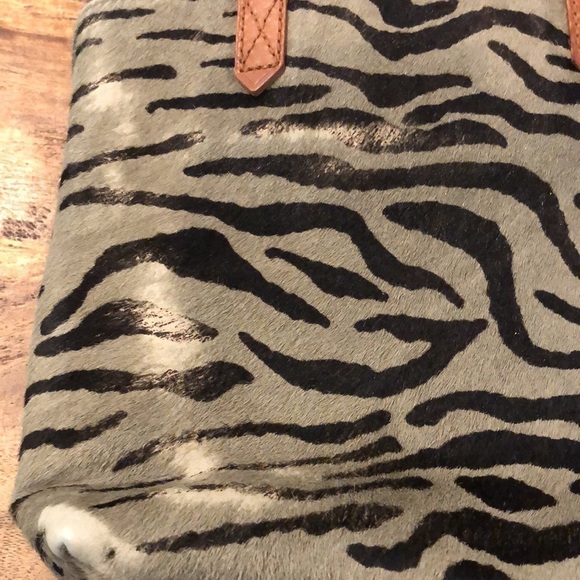 Madewell Small Transport Tiger Print Crossbody - Picture 10 of 16